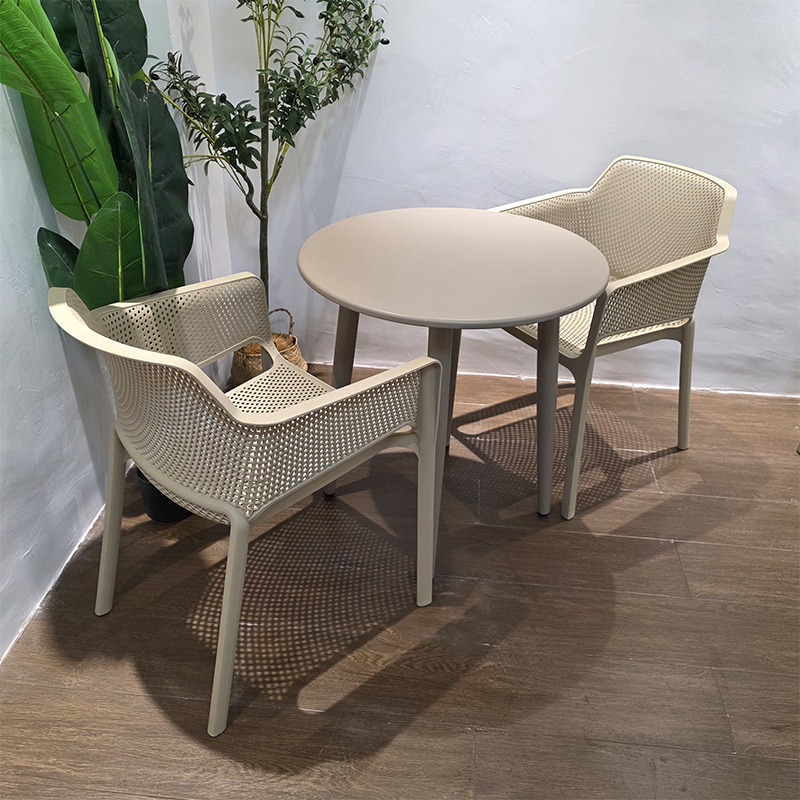 Mesa y silla de patio al aire libre combinación de balcón al aire libre zona de ocio jardín tienda de té de leche de plástico exterior impermeable y protector solar