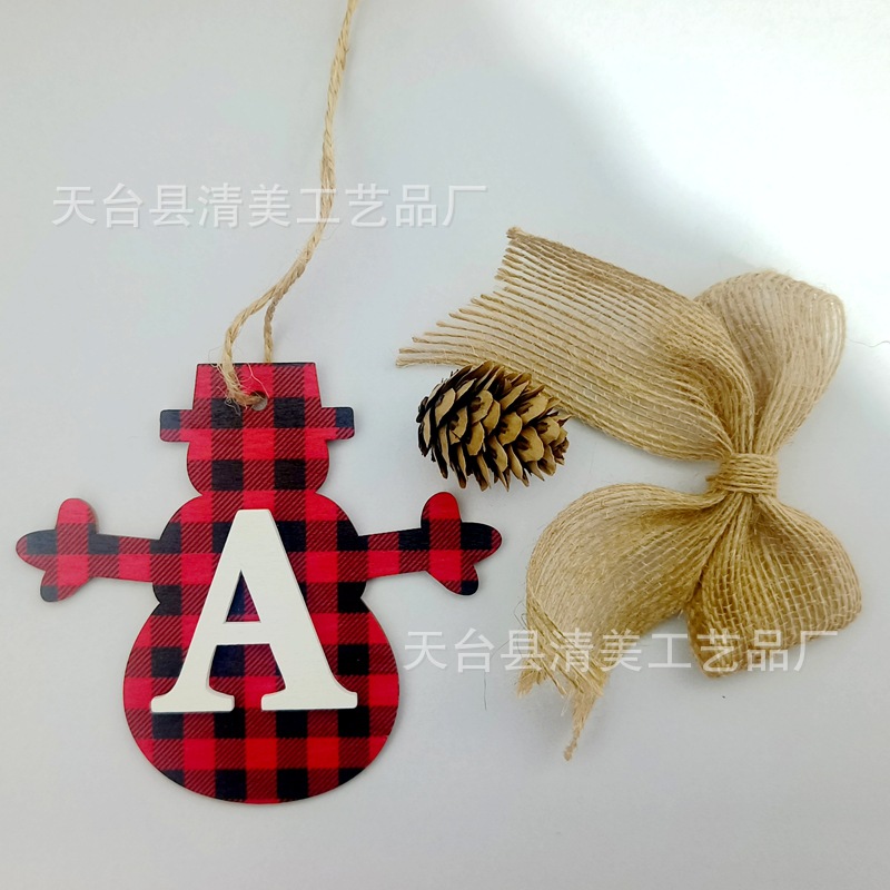 Nuevos productos transfronterizos Decoración navideña Colgante de hoja de madera Artesanía de madera Colgante pequeño Colgante de costura a cuadros negro y rojo