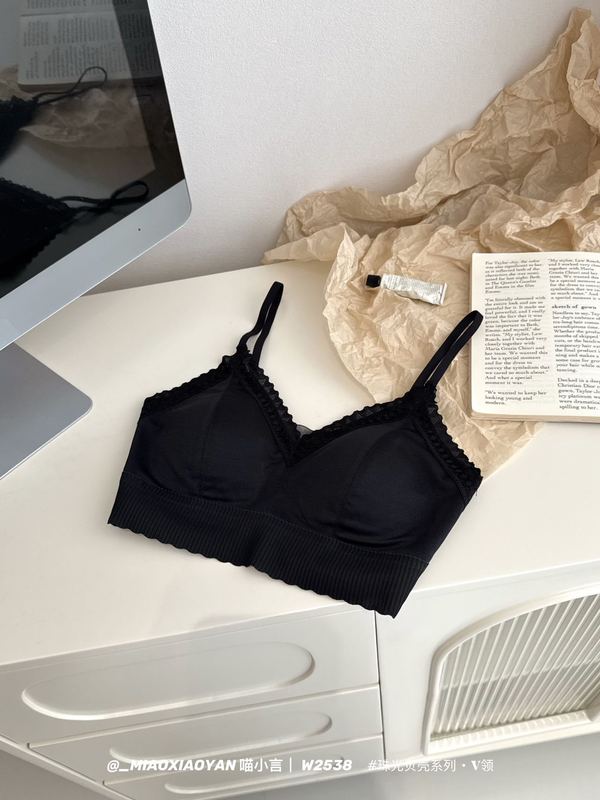 フレンチレースサテン下着女性の三角カップノンワイヤーキャミソールシームレスバックブラジャー|undefined