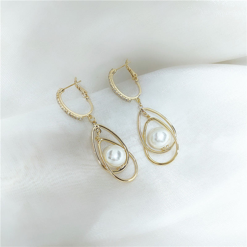 Korean Golden Geometric Pearl Earrings display picture 4