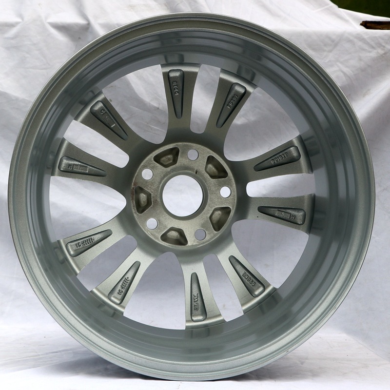 Suitable for old Baojun 730 car wheel hub 16 inch 730 original style replacement aluminum alloy steel rim for spare tire