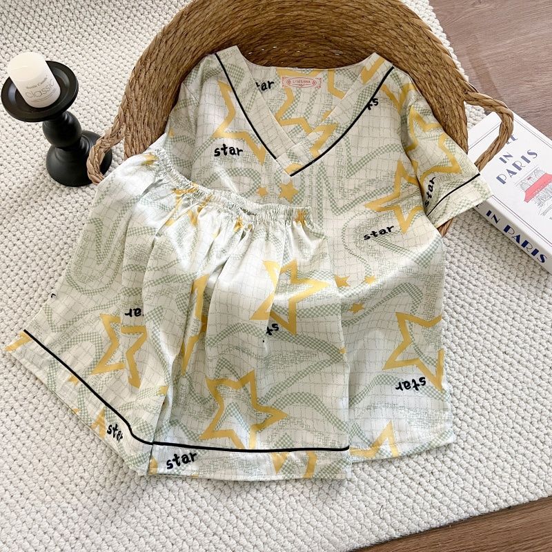 Pijamas de verano al por mayor transfronterizos de seda de manga corta delgada y suelta de cuello en V de mujer simulación de dibujos animados set de ropa para el hogar