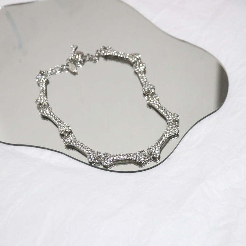 Women'S Gender Patchwork, Plating Design Personality Full Rhinestone Bone Shaped Stitching Necklace