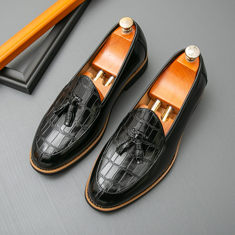 Zapatos de hombre transfronterizos tallas grandes primavera y otoño nuevos zapatos de cuero zapatos de cuero con flecos de moda zapatos de cuero de estilo británico de moda comercio exterior