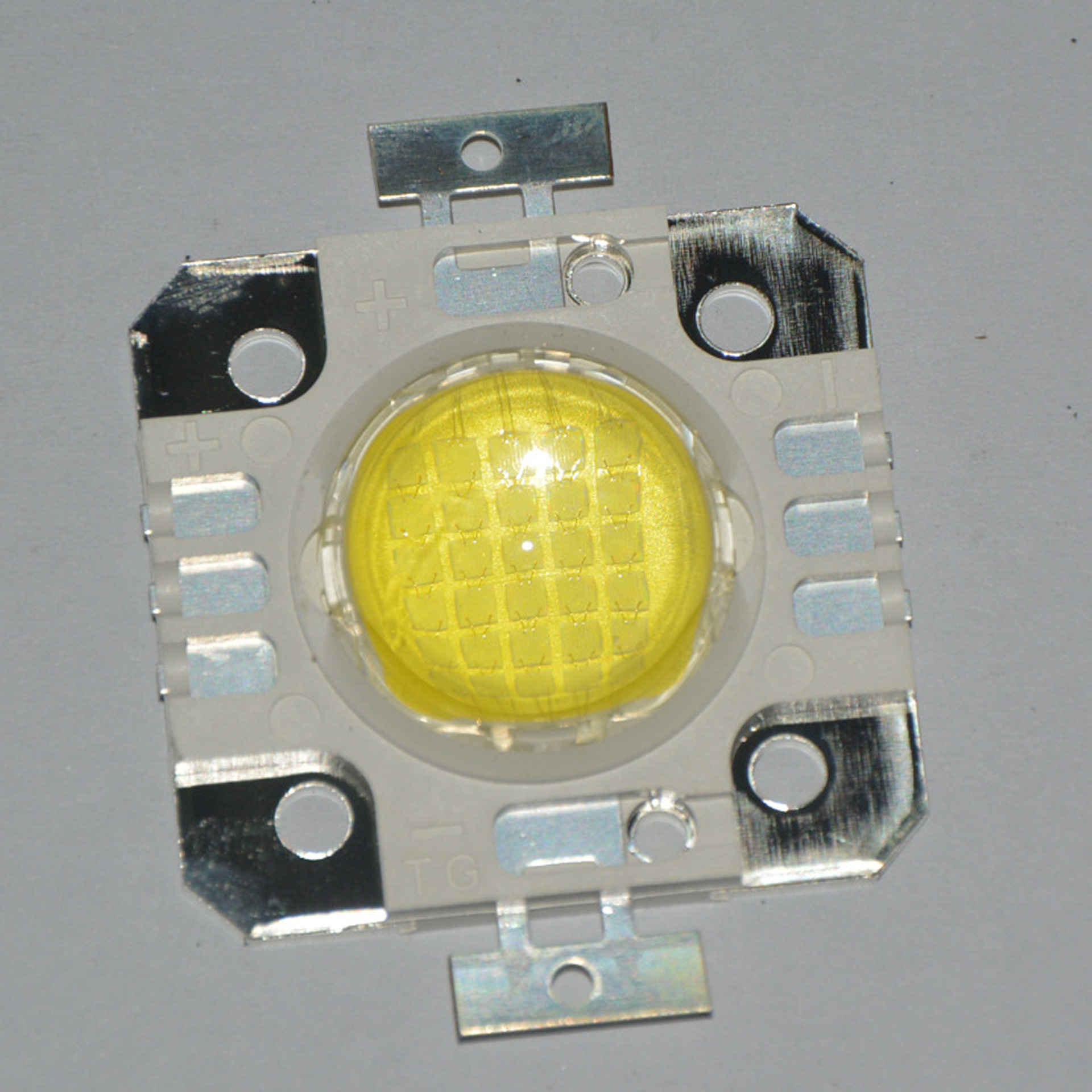 ����60W���������ʹ�Դ LED��Ԫ���Լ��ɵ����߲ʵ���