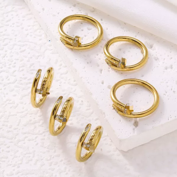 Cross-border titanium steel trendy luxury studded ring with diamonds, electroplated 18K gold, fashionable women's high-end versatile accessory