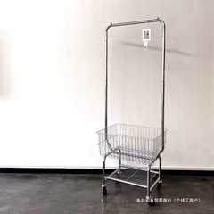 北欧落地立式衣帽架卧室简约带收纳筐挂衣服架子脏衣篮移动挂衣架