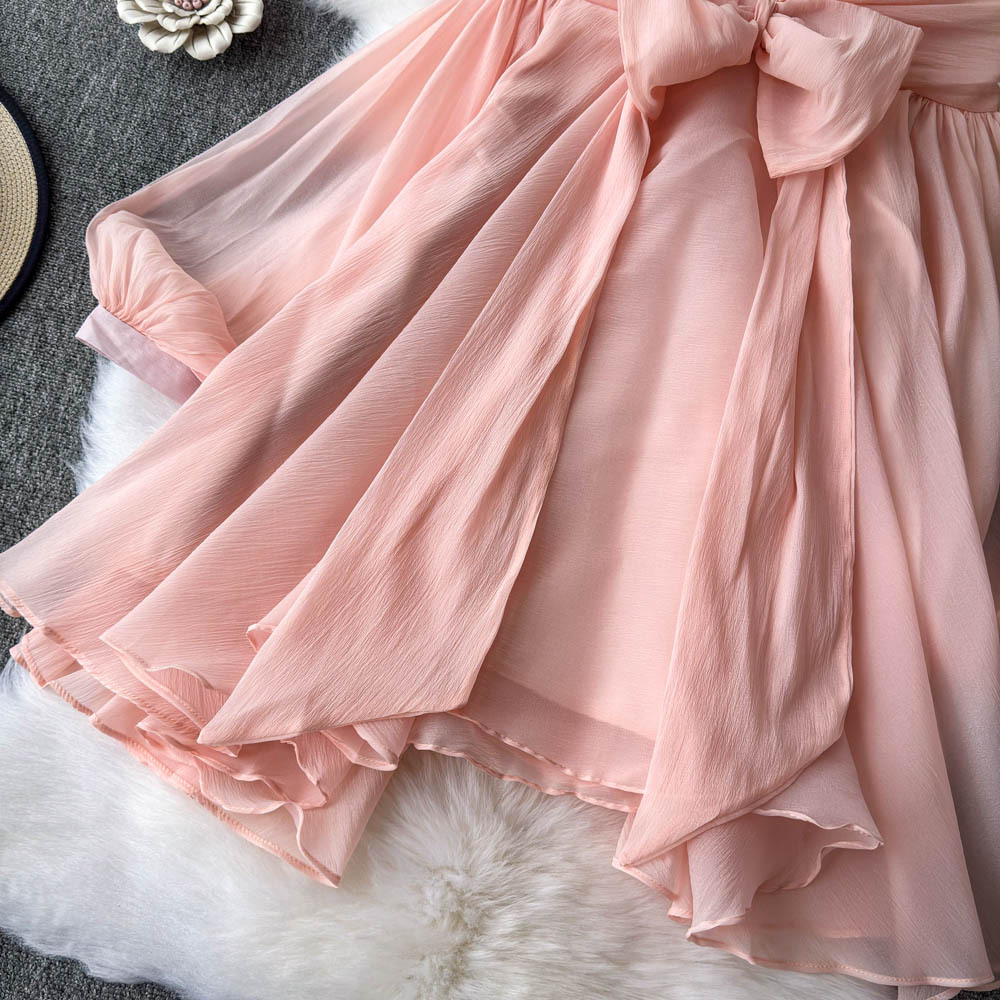 Camicetta elegante da donna con maniche a puff e dettagli floreali_voghion.com