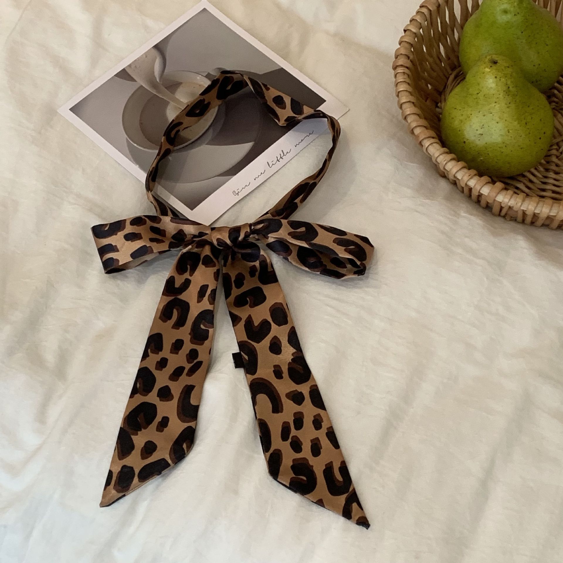 Gran estampado de leopardo con fondo de café