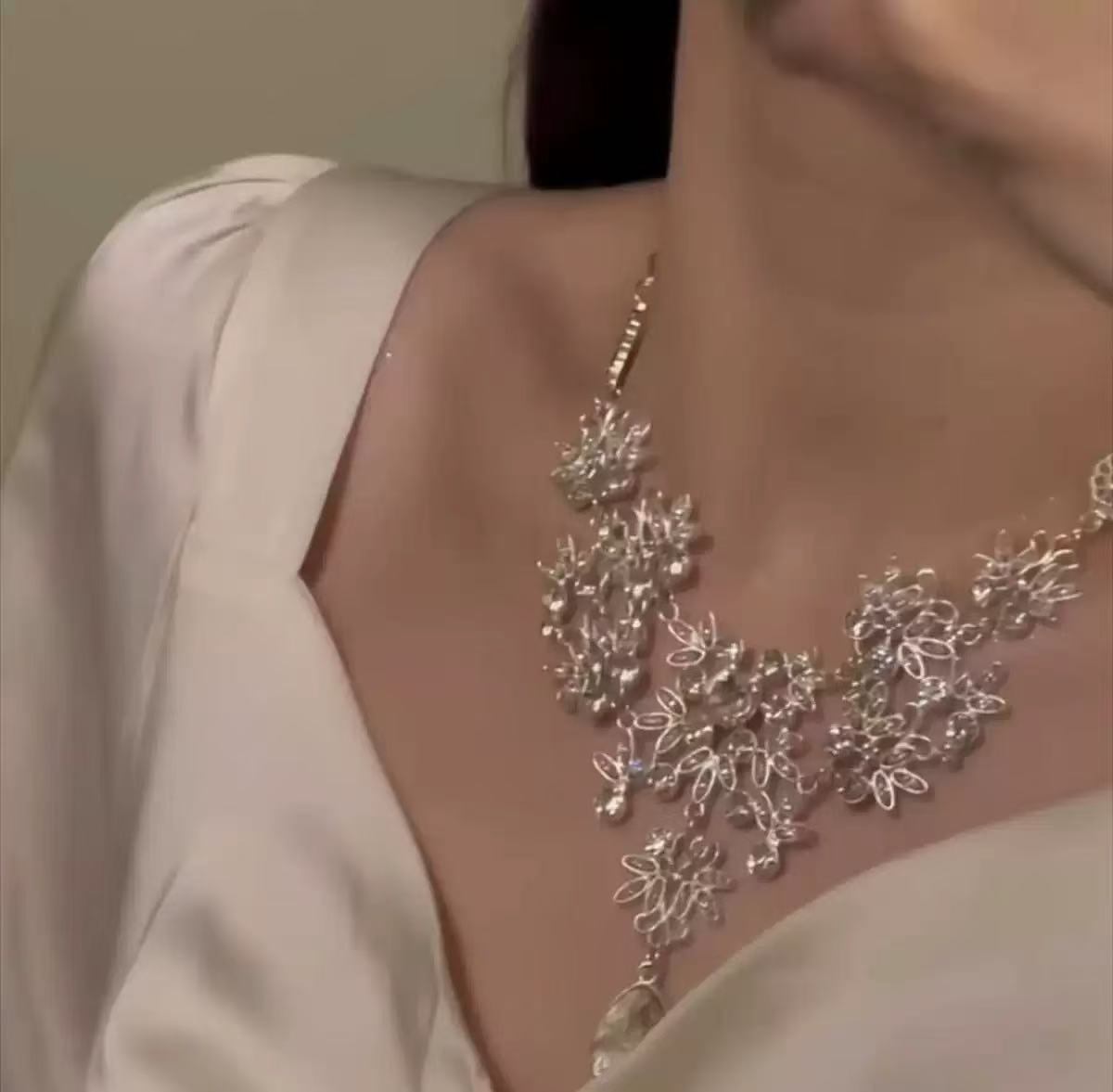 Industria pesada temperamento destellante diamante gota de agua collar de borla temperamento vestido de noche con moda exquisito collar de moda de lujo ligero mujeres