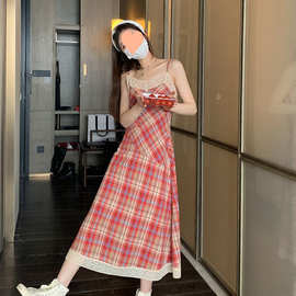 复古格纹吊带连衣裙夏季法式甜美蕾丝花边拼接V领长裙