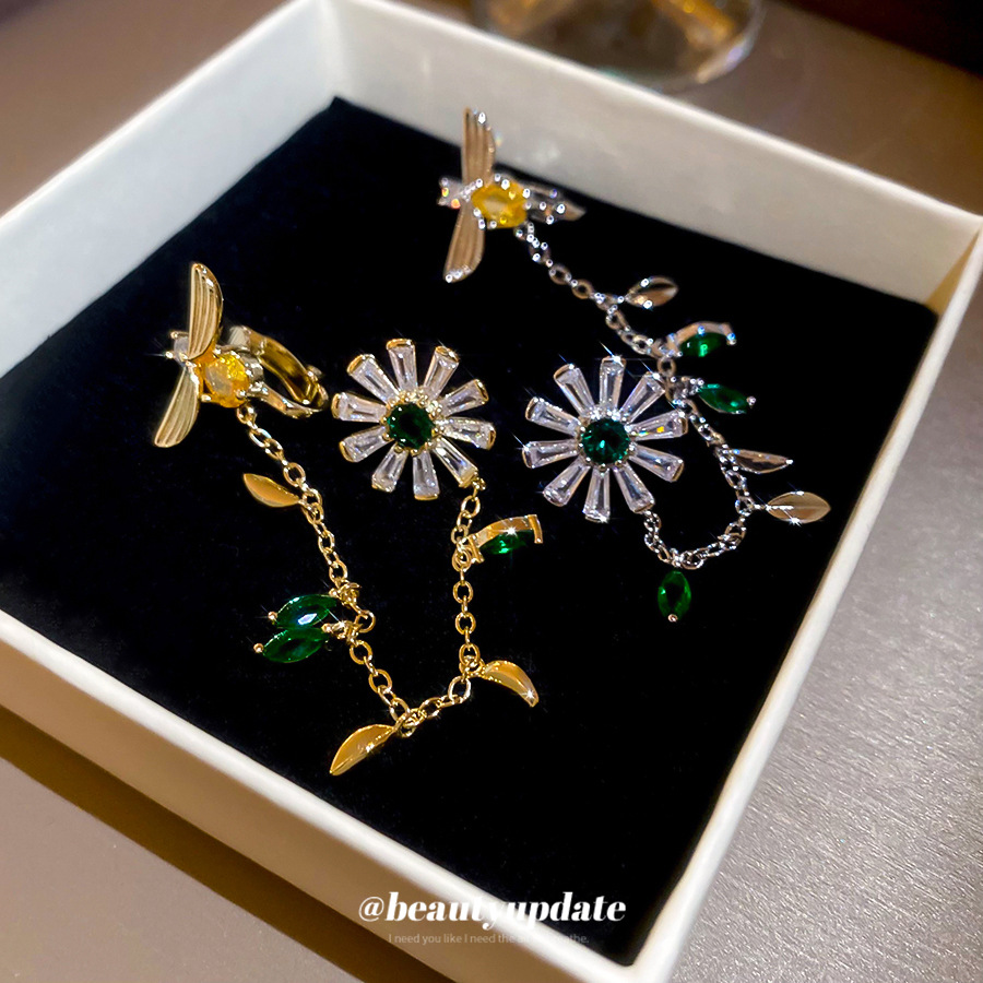 Aguja de plata, circón, flores redondas, pendientes de abeja, pendientes de una pieza, pendientes de diseño de nicho de lujo ligero de moda, mujeres