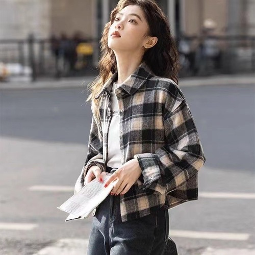 Canton-style crew neck sweater, brushed and loose women's plaid short-length long-sleeved coat, youthful and age-defying.