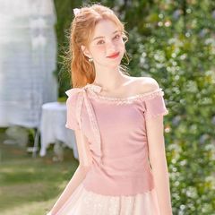 Xiaoxiangfengの新しい夏のスタイルの女性の甘いピンクのオフショルダー斜め肩ウエスト痩身純粋な欲望ボトリングシャツ半袖Tシャツ
