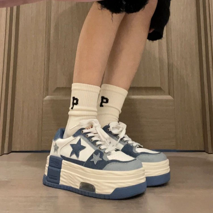 Новые звезды маленькие белые туфли весной 2024 года