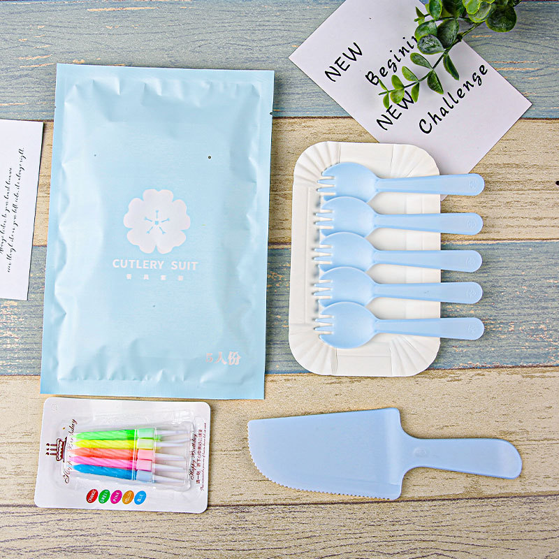 파란색 가방, 트레이 5개, 포크 5개, 나이프 캔들 38세트