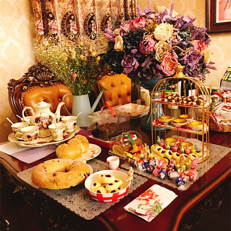 Decoración de mesa de postres de boda de oro, estante de pastel europeo, propósitos de boda, bandeja de pastel de encaje, estante de refrigerio de hierro forjado, 12 juegos image 3
