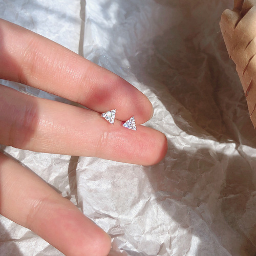 S925 Silver Needle Bright Sparkling Small Triangle Stud Earrings for Women Full Diamond Geometric Mini Helix Earrings Simple and Elegant Ear Accessories for Drop Shipping