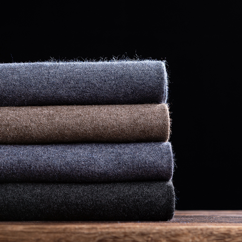 Quần cashmere nam cao cấp lưng cao giữ nhiệt mùa đông — người đàn ông màu xám đen
