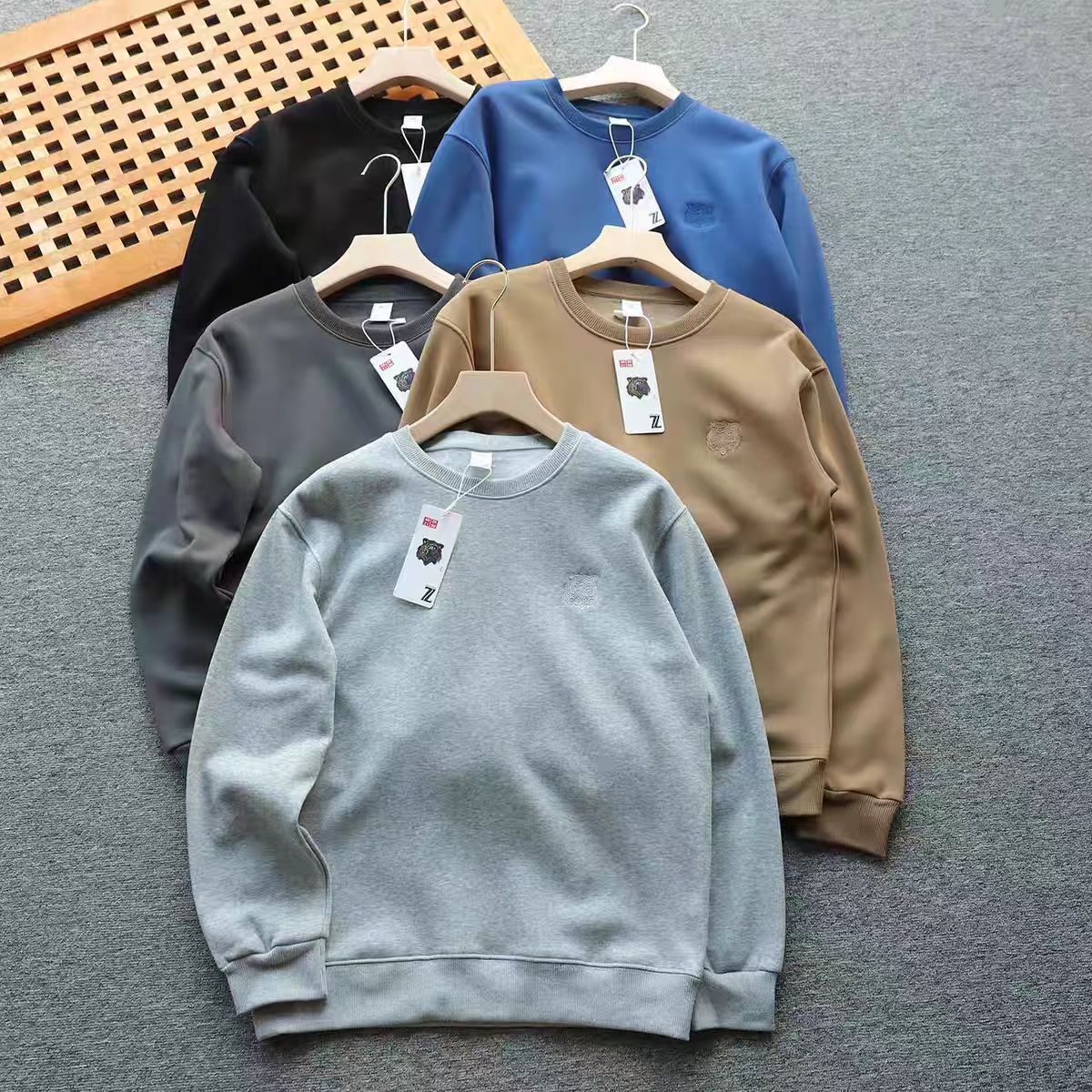 新款男装青年男士 保暖时尚潮流纯色圆领虎头加绒加厚套头卫衣