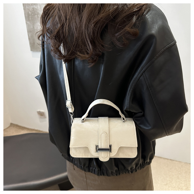 2024 New style women's trendy, fashionable and high-quality single-shoulder handbag, autumn commuting crossbody small square bag undefined