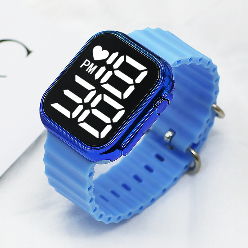 Ventas transfronterizas calientes LED reloj electrónico nocturna galvanizado lámpara blanca digital simple moda estudiantes hombres y mujeres reloj cuadrado