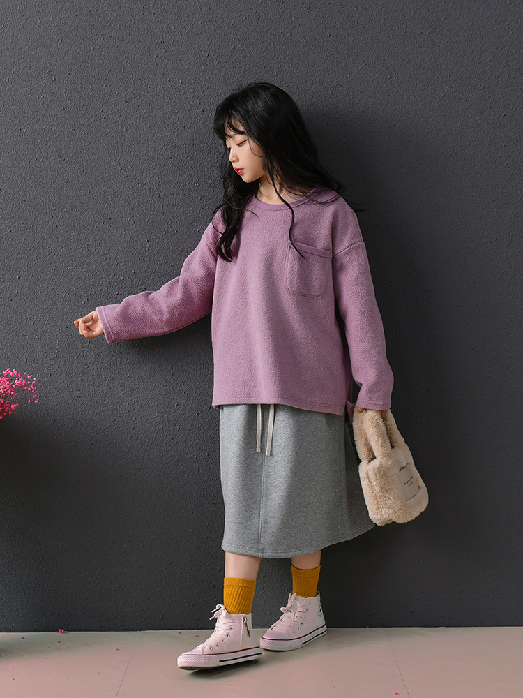 Traje de falda casual Han Fan para niñas Suéter de terciopelo polar suelto y simple, todo fósforo, cálido y casual