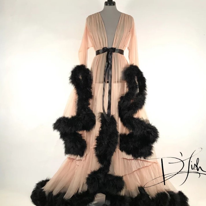 Fabricantes de lencería sexy europea y americana suministro directo ver-a través de sexy pluma campana manga trailing vestido