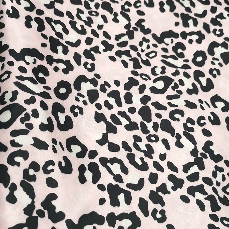 Inventario de tela de seda impresa de leopardo, ropa de dormir, sombrero de baño, ropa de mujer, almohada, tela impresa