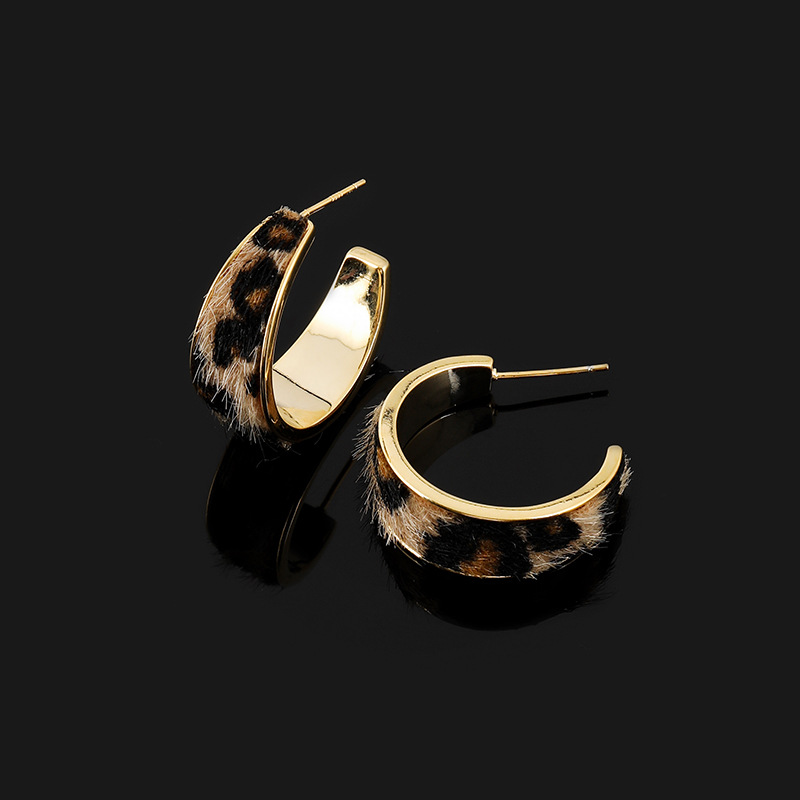 Retro golden earrings