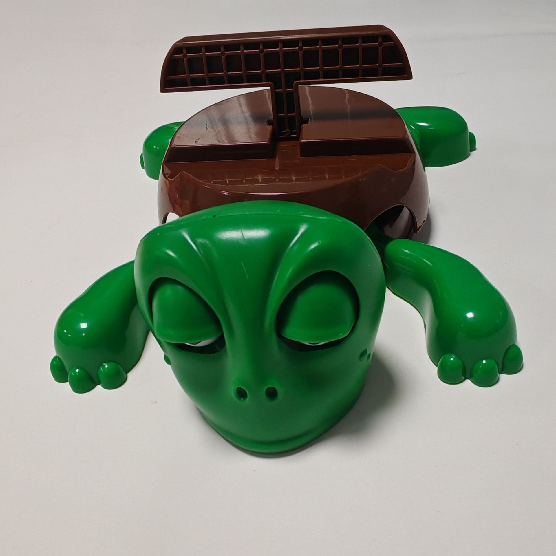 Un pequeño libro rojo explosivo, cojín de taza de agua de tortuga, lindo juguete extraño, juguetes de descompresión, adornos de juguetes de descompresión.