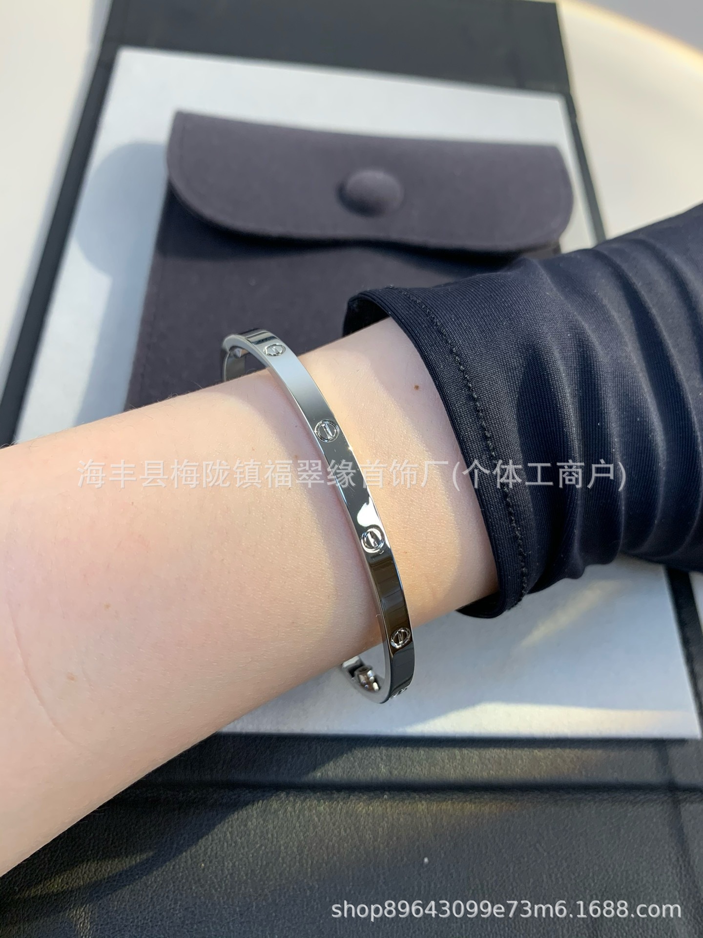 Platinum glossy surface---narrow version
