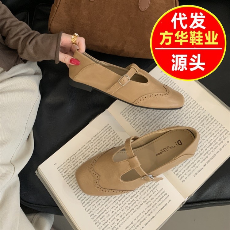 Retro plana T-clip zapatos de mujer 2026 primavera nuevo estilo coreano zapatos de cuero estilo británico zapatos mary-jin