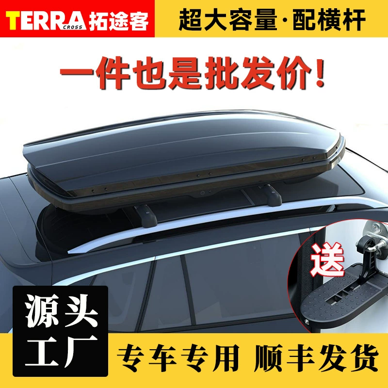 Чемодан на крыше автомобиля