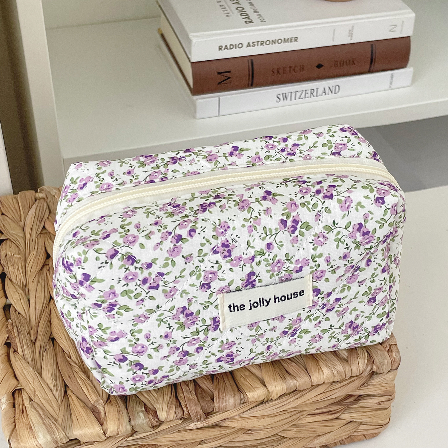 Cross-border classic six-color floral bag, high-value, fresh and cute, portable storage bag for travel and toiletry.