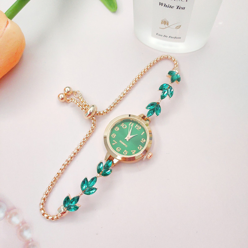 35g Weight Casual Elegant Petal Magnet Buckle Quartz Women's Watches