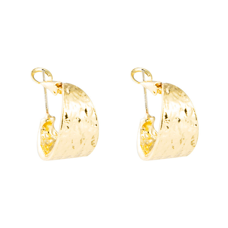 Vente En Gros Bijoux Simples Boucles D&#39;oreilles Creuses En Forme De C Nihaojewelry display picture 7