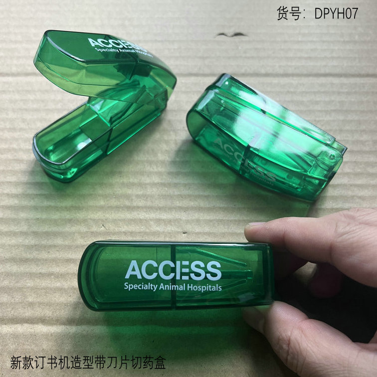 热销美国市场 带刀片切药盒 多功能切药储药盒 切药片医药盒
