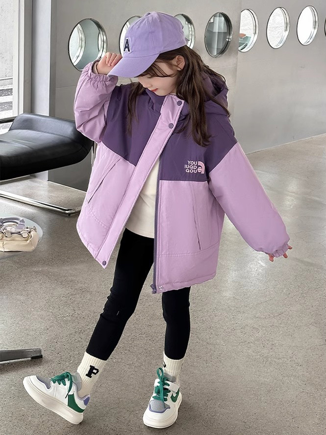 Jacket de asalto para niñas otoño y invierno 2025 nuevo estilo de aire extranjero para niños con camisa gruesa de invierno ropa de algodón de moda para niños mayores