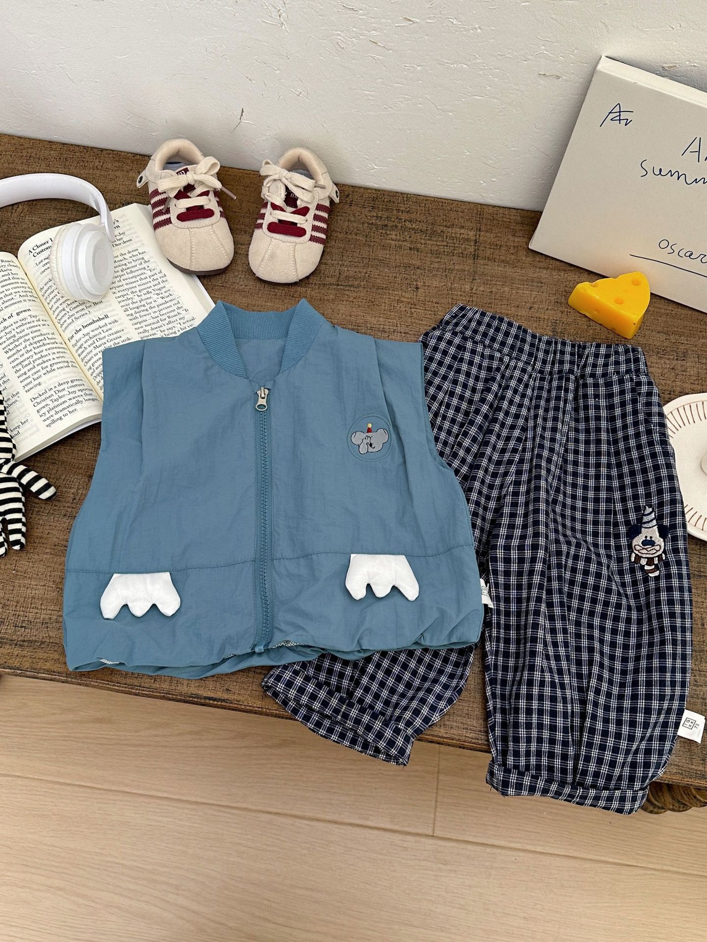 Primavera coreana 2026 nuevo chaleco guapo vestido de bebé sin mangas chaqueta de otoño ropa de bebé hombro