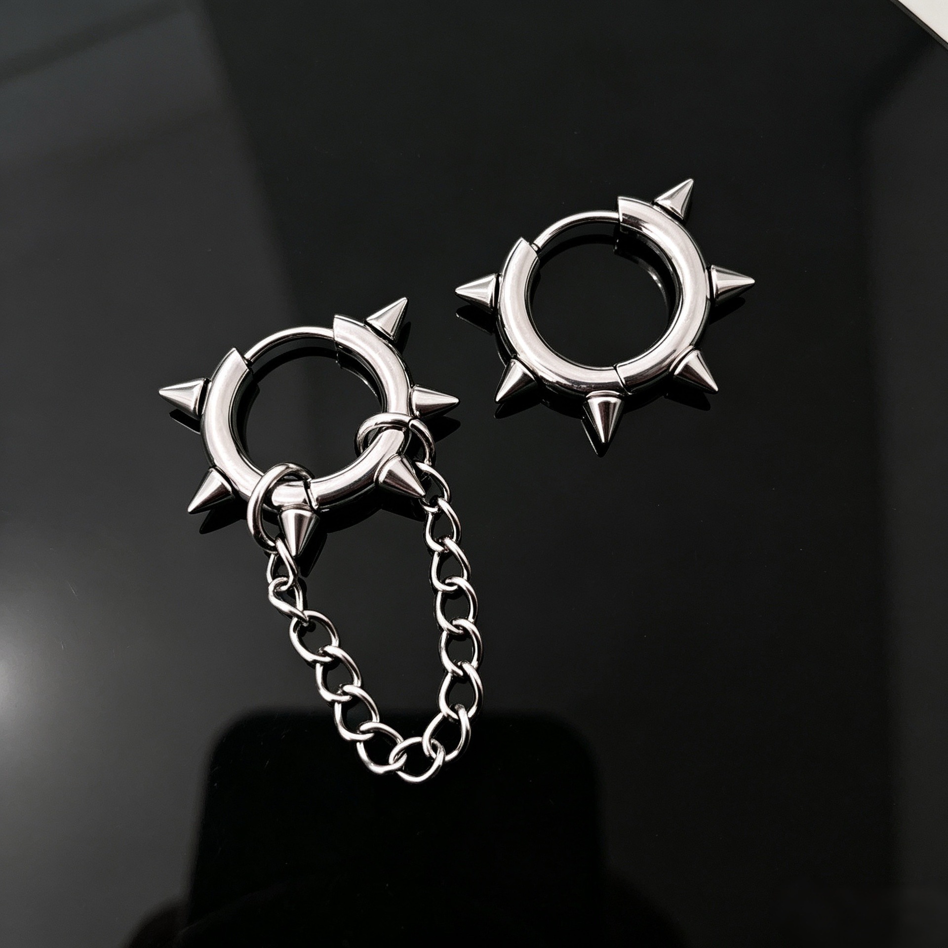 Punk-style studded hoop earrings, asymmetrical chain earrings, sweet and cool subculture titanium steel earrings, niche accessories