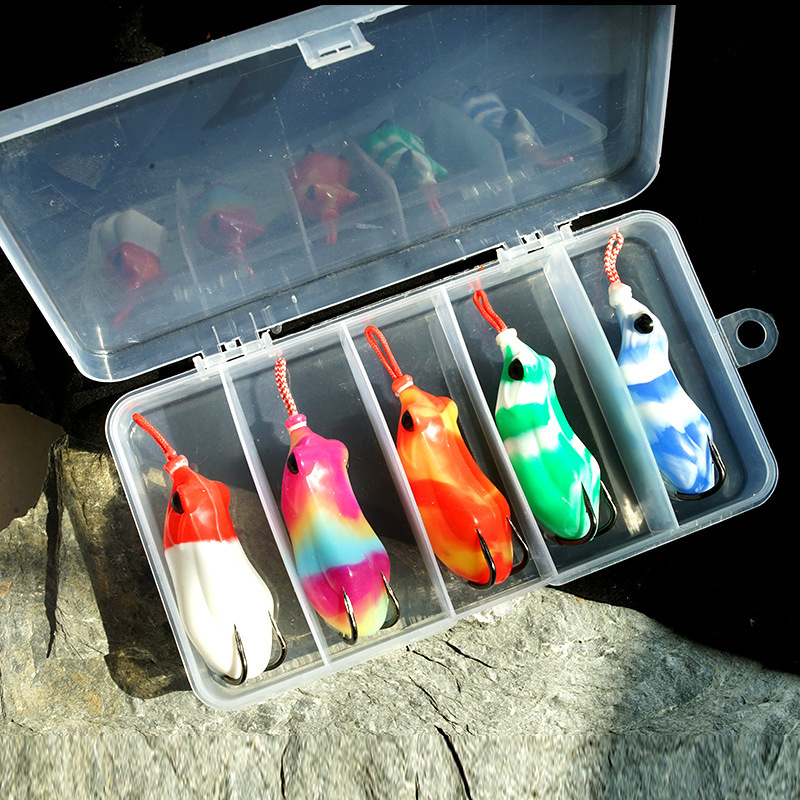 Wholesale Handmade Thunder Frog Manufacturer's New Long-Range Lure Playing Black Poisonous Toad Fake Bait Bait Silicone Black Fish Soft Bait