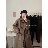 Женское шерстяное пальто с пряжкой из рога, осень и зима 2022, новое шерстяное пальто, маленькое высококачественное модное пальто Hepburn