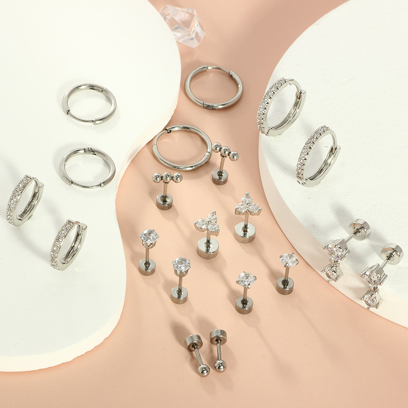 16G labret stud size and finish detail