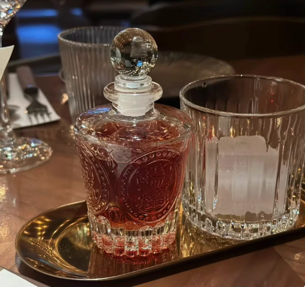 透明な小さい酒の瓶の150mlBincooの冷たいコーヒーのガラス瓶の密封の貯蔵の缶の果実の酒の分注の瓶の空の瓶|undefined