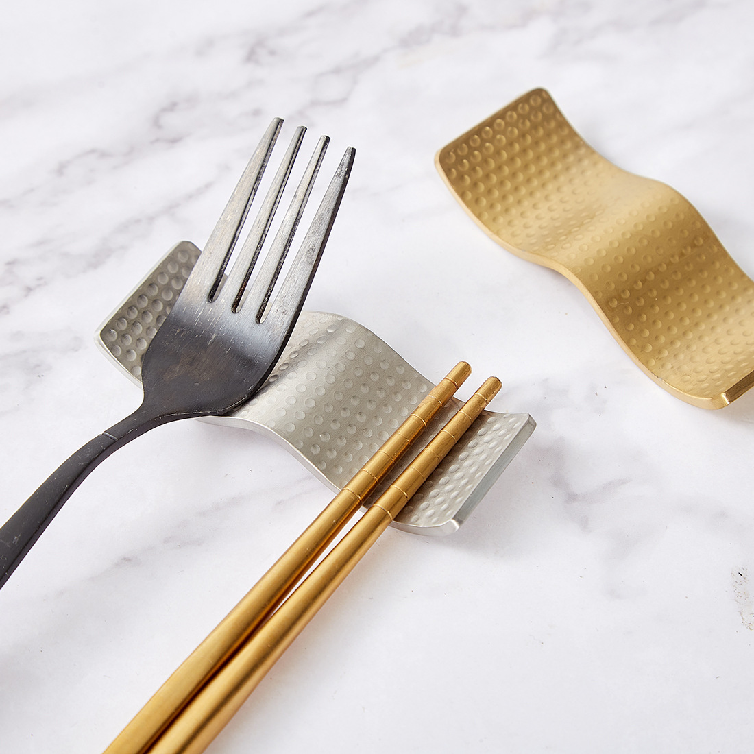 304 stainless steel chopstick holder gold metal hammer point dual-purpose chopstick holder restaurant hotel table chopstick holder cutlery pillow