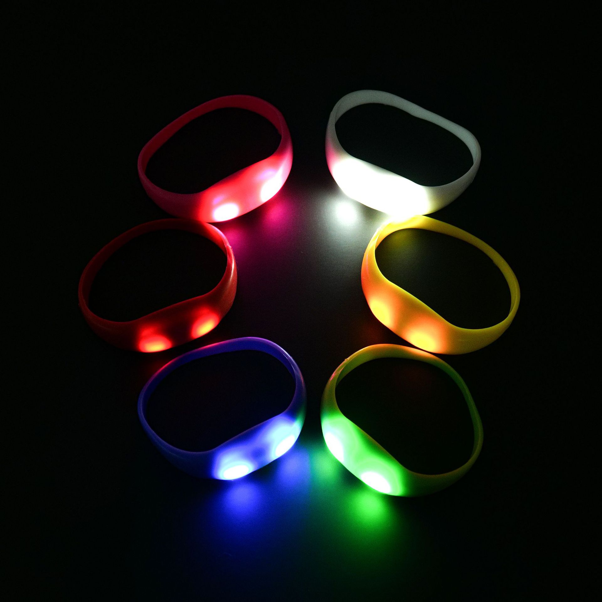 TPE pegamento blando no silicona led pulsera luminosa de tres funciones 6 colores control de voz botón de regalo brazalete luminoso de concierto