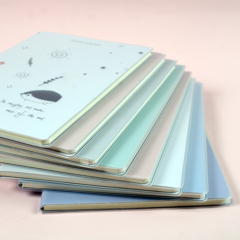 Caja de plástico de dibujos animados 32k para estudiantes de primaria y secundaria libro de ejercicio libro de escritura Oficina Creativa engrosada cuaderno vacaciones premio