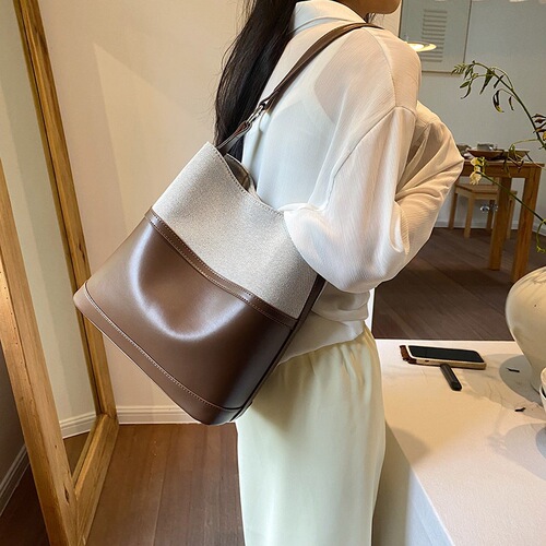 2025 New Simple and Elegant Rainier Bucket Bag Large Bag Versatile Insta Fashion Handbag Shoulder Bag Korean Style Women's Bag