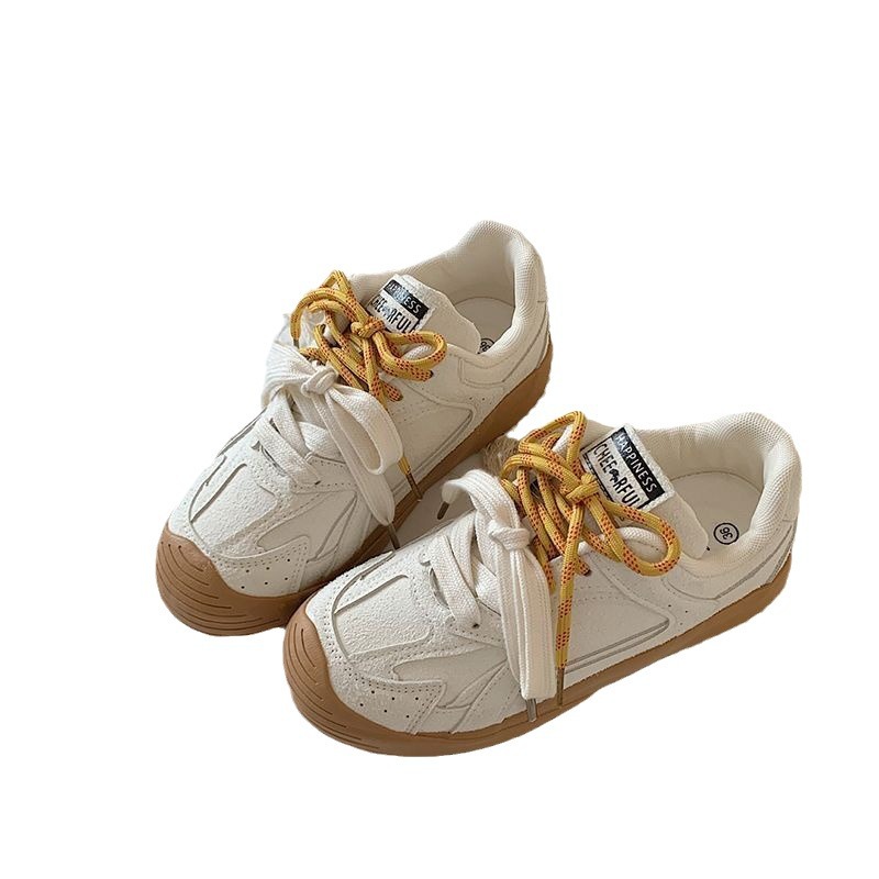 Zapatos de skate transpirables de malla delgada para mujeres 2024 nuevos zapatos de entrenamiento de estilo retrógrado de estilo de Hong Kong en línea para estudiantes pequeños zapatos blancos para mujeres